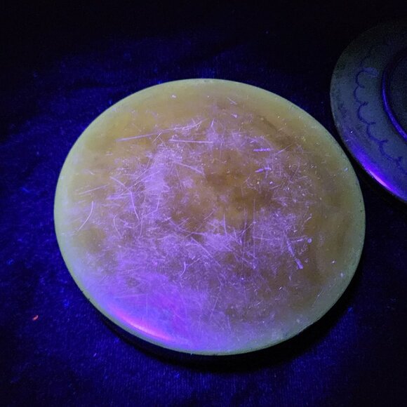 Antique Black Round Snuff Box With Brass Accents & Jasper Inlay Design Lacquer - Picture 11 of 12